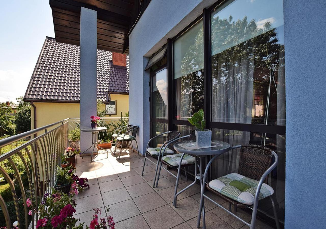 Hostel Dom Tu I Teraz Lublin Exteriér fotografie