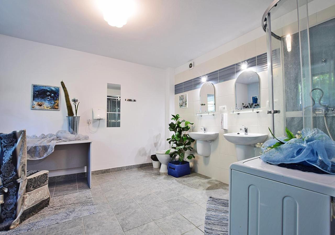 Hostel Dom Tu I Teraz Lublin Exteriér fotografie