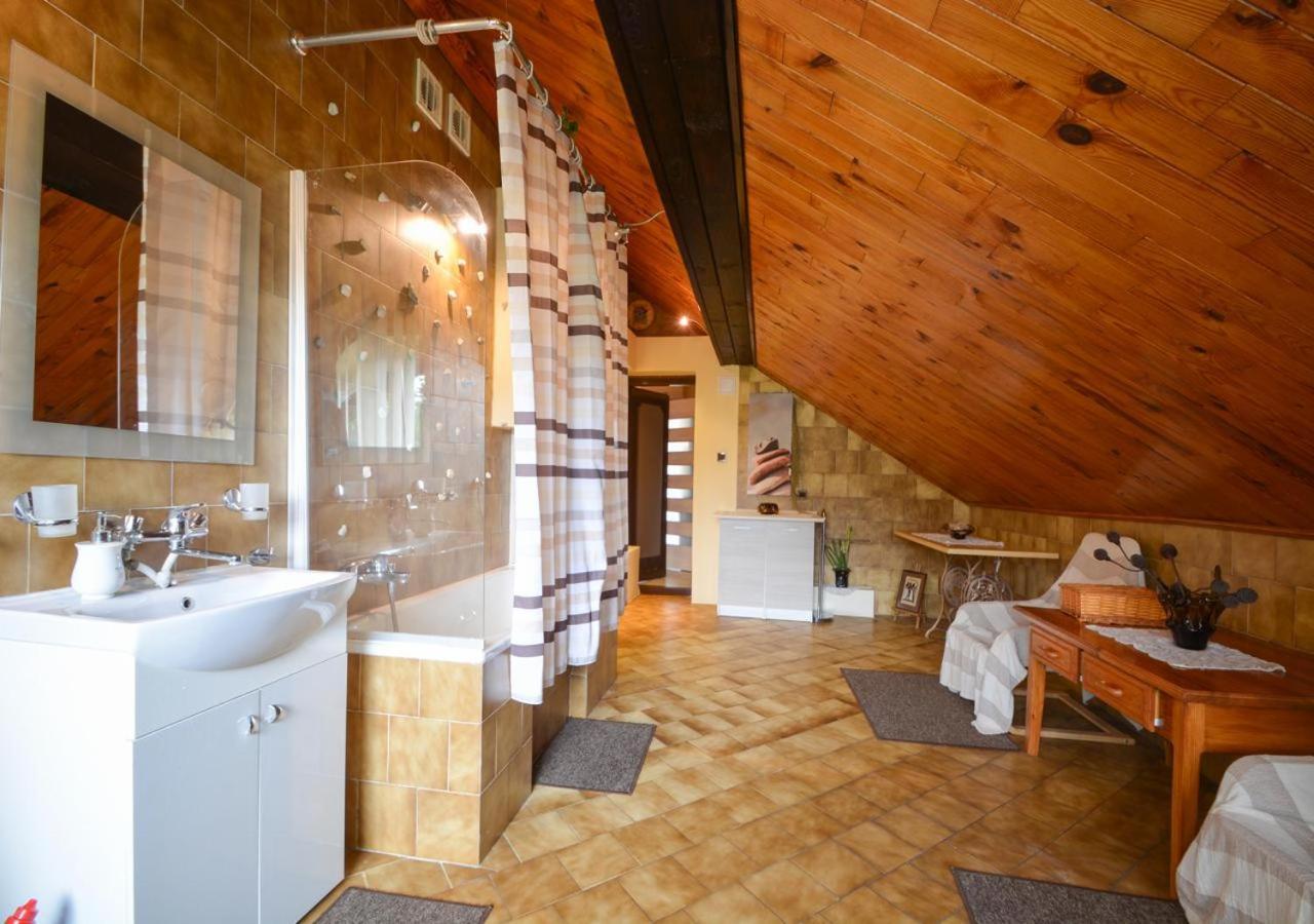 Hostel Dom Tu I Teraz Lublin Exteriér fotografie